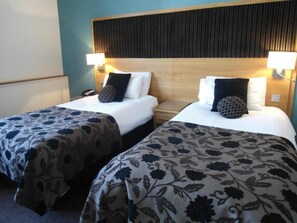 Desk, iron/ironing board, free WiFi, bed sheets - Park Hotel (Montrose)