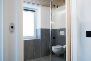 Dusche, Handtücher, Seife, Toilettenpapier