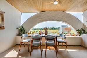 Outdoor dining - Premaloka (Tabanan)