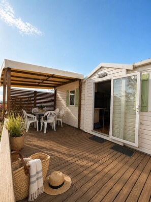 Outdoor dining - Mobilhome Reflet du Sud  – Campsite with swimming pool in Port-la-Nouvelle (Port-la-Nouvelle)