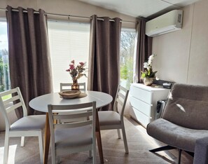 Dining - Beautiful chalet with private parking space and quietly situated on the edge of our park. (Sint Maarten)