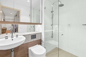 Hair dryer, towels, soap, shampoo - The Courtyard Retreat (Mosman)