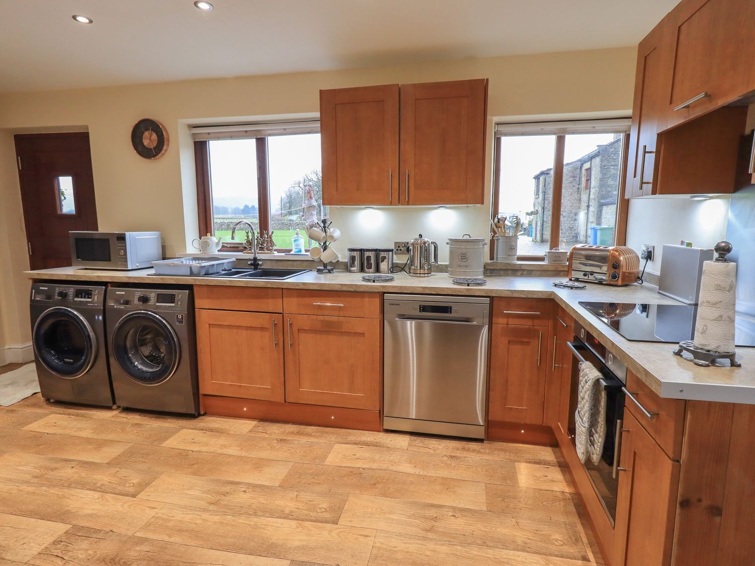 Dishwasher, cookware/dishes/utensils