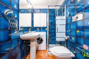 Shower, bidet, towels, shampoo - Luna Bay Panorama – Panoramic comfort (Villasimius)