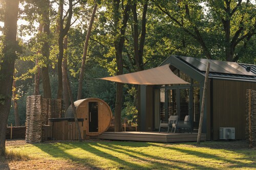 Luxury Forest Lodge with hot tub and sauna for 2 people. Enjoy peace, nature and comfort with private wellness, a terrace and a modern kitchen.