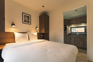 Room - Luxury Forest Lodge with hot tub and sauna for 4 people. Enjoy peace, nature and comfort with private wellness, a terrace and a modern kitchen. (Lattrop-Breklenkamp)
