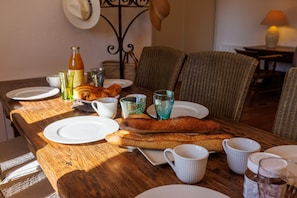 Dining - Moulin St Jean - Nature in the heart of the village (Tourrettes-sur-Loup)