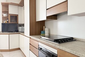 Kühlschrank, Geschirrspüler