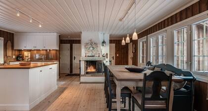 Spacious cabin with Sunny Location!