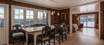 Spacious cabin with Sunny Location!