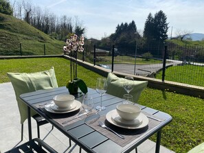 Outdoor dining - GREEN WAVES HOME - A STONE'S THROW FROM LAKE ISEO (Villongo)