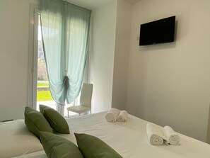 1 bedroom, iron/ironing board, bed sheets - GREEN WAVES HOME - A STONE'S THROW FROM LAKE ISEO (Villongo)