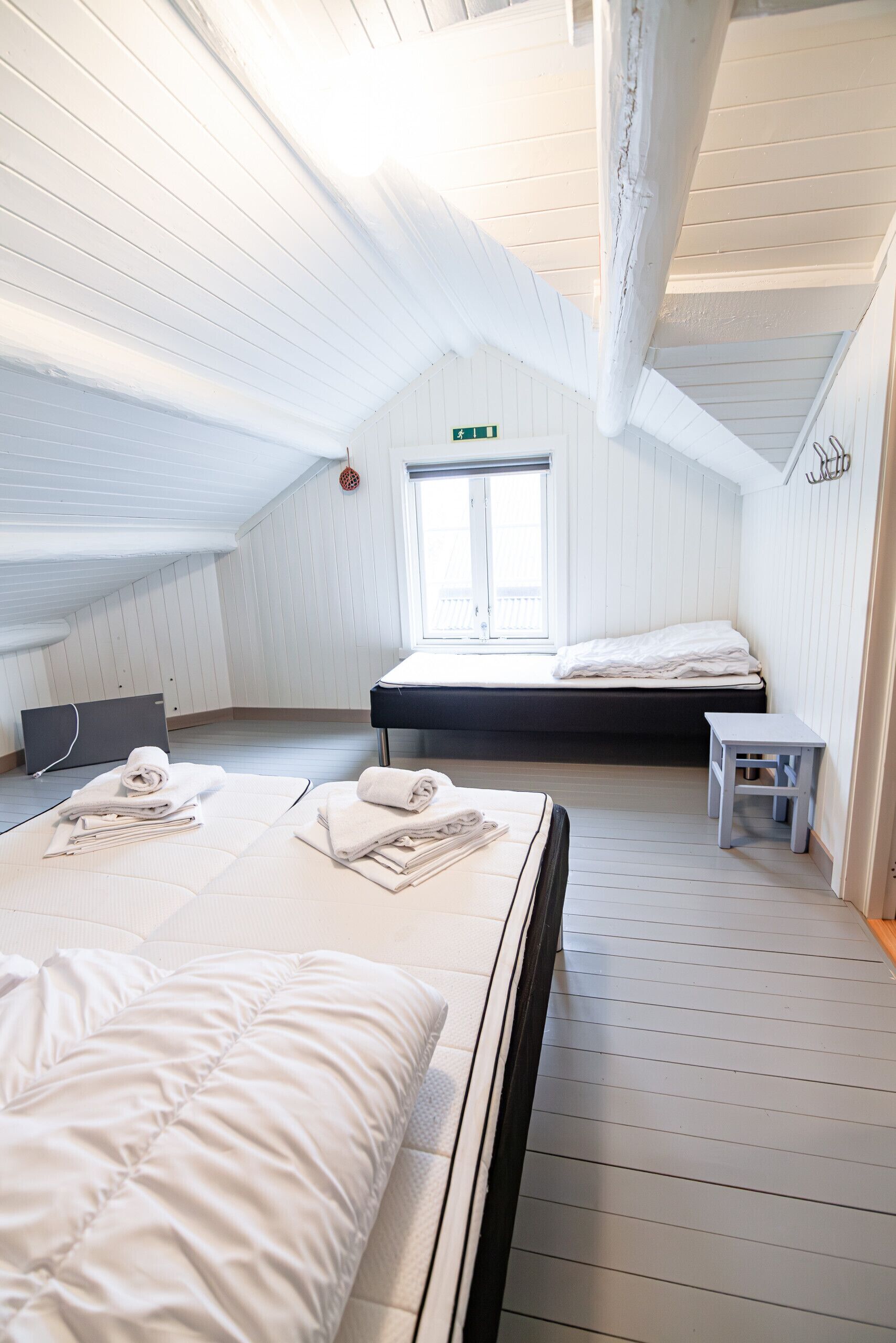 Free WiFi, bed sheets