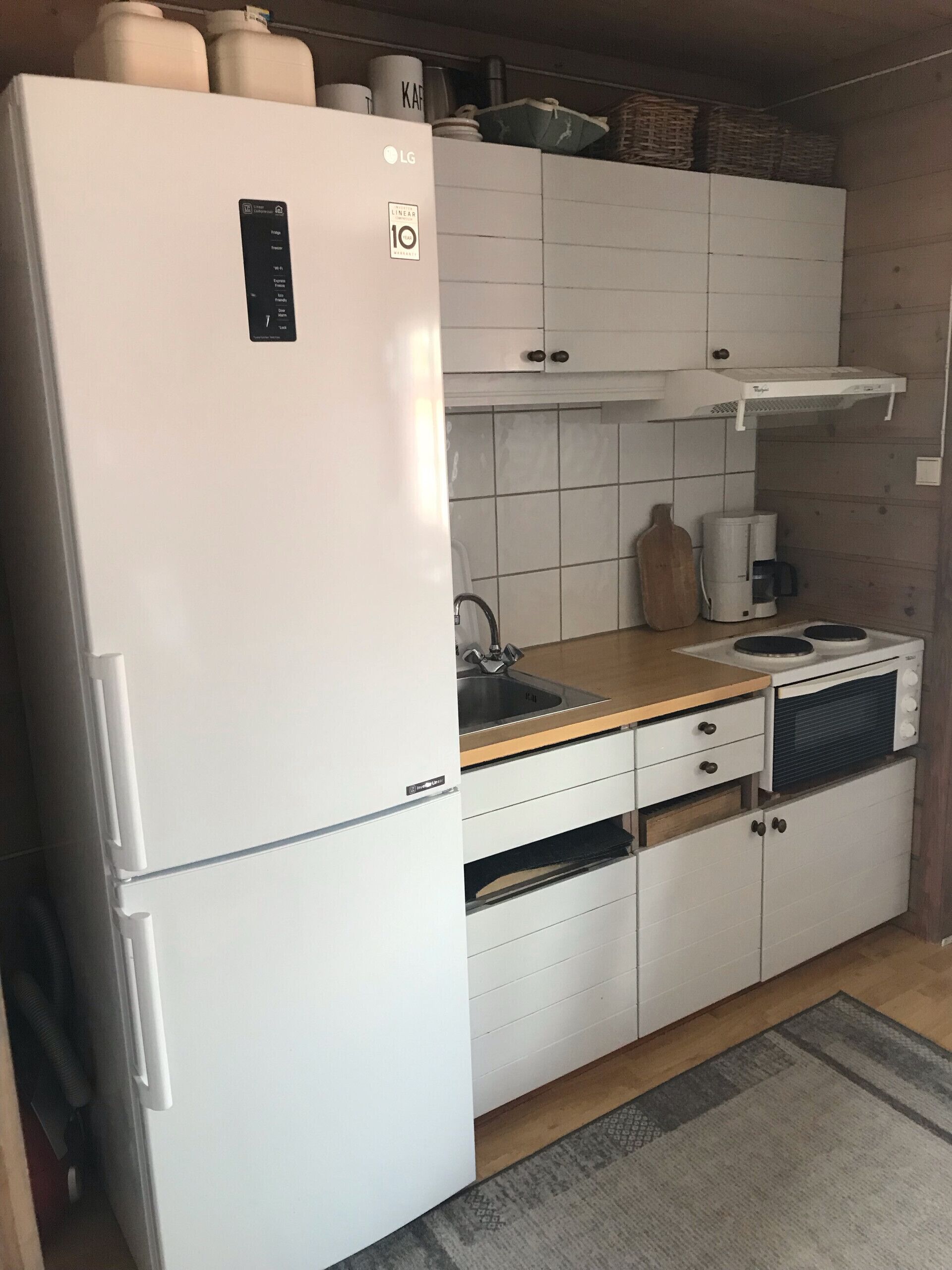 Fridge, oven, coffee/tea maker, cookware/dishes/utensils