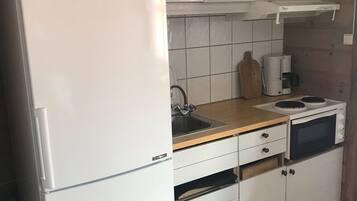 Fridge, oven, coffee/tea maker, cookware/dishes/utensils