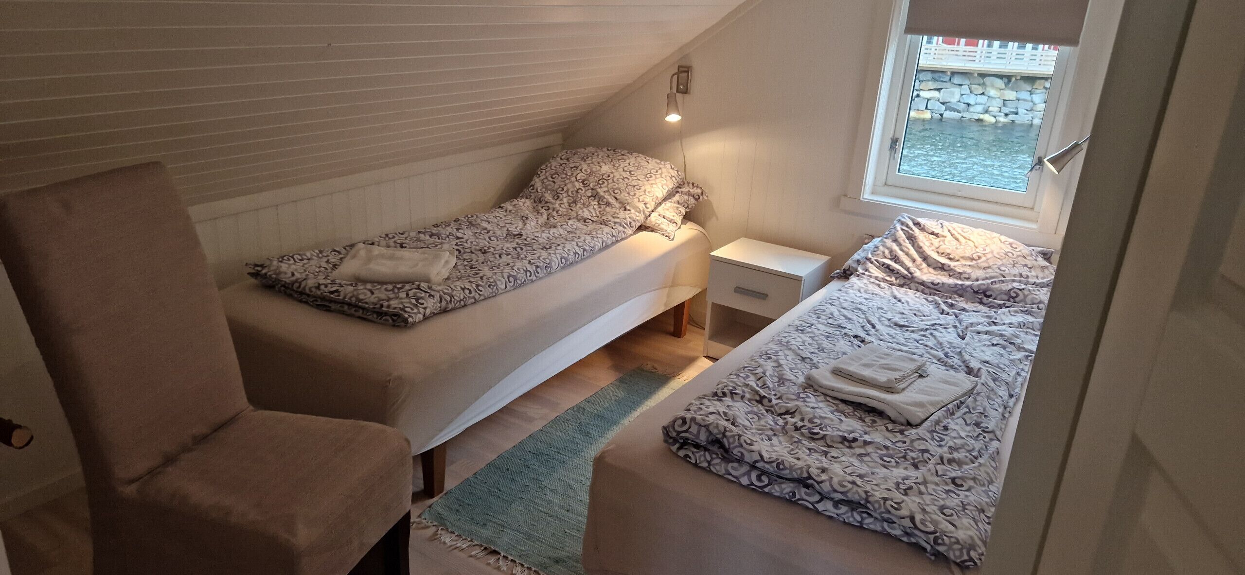 Free WiFi, bed sheets