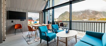 Oceanfront apartment in Henningsvær with spectacular views