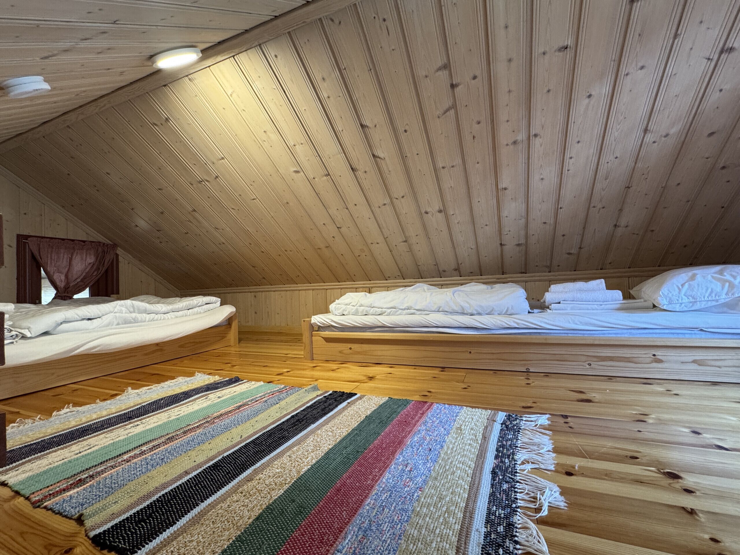 Free WiFi, bed sheets