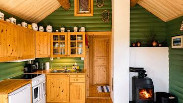 Fridge, oven, coffee/tea maker, electric kettle