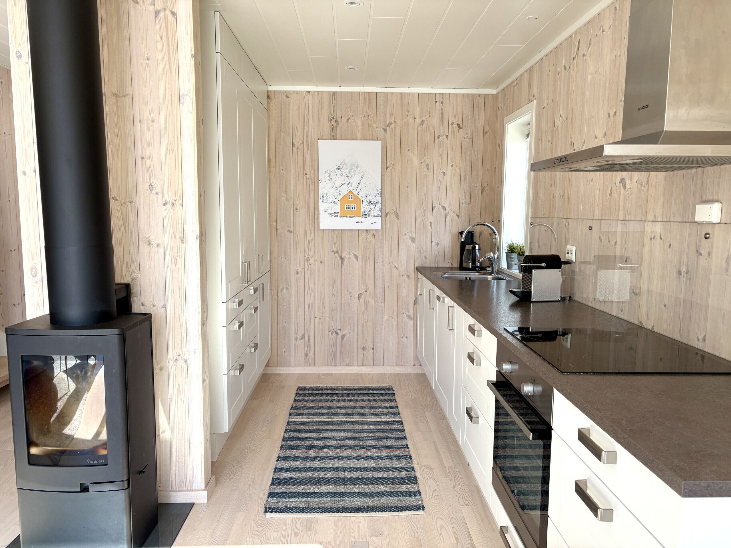 Fridge, oven, dishwasher, coffee/tea maker