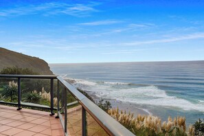 Property grounds - "Opera by the Sea" – A Symphony of Sea & Pool (Forresters Beach)