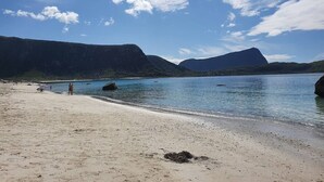 A beach with clear skies, calm water, and distant mountains. - Magic views and walking distance to best beaches (Vestvågøy)