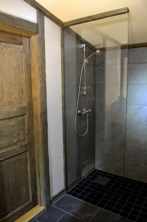 Shower, towels