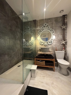 Bathroom - Spacious 5-bedroom villa, sea view, swimming pool,in adorable Saint-Jeannet (Saint-Jeannet)