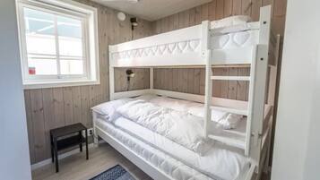 WiFi (free), bed sheets
