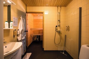 Shower, free toiletries, hair dryer, bathrobes - Hotel Boreas (Rovaniemi)