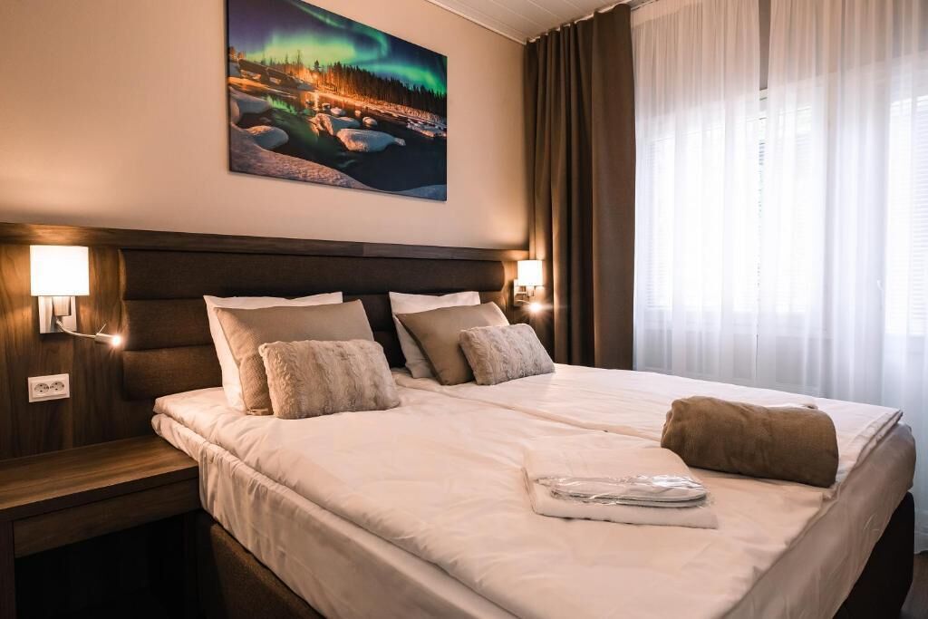 Blackout drapes, soundproofing, free WiFi, bed sheets