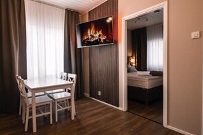 Chambre Familiale, non-fumeur, coin cuisine | Restauration