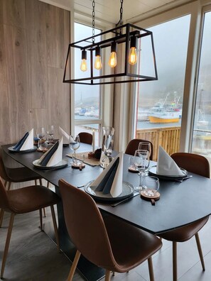 Dining - Spektakulær rorbu i autentiske omgivelser (Vestvågøy)