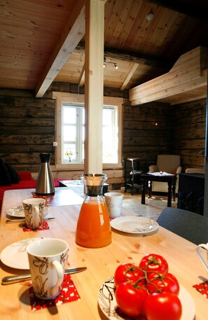 Dining - Tradisjonell Rorbu i fiskeværet Ballstad (Vestvågøy)
