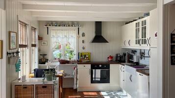 Fridge, oven, dishwasher, coffee/tea maker