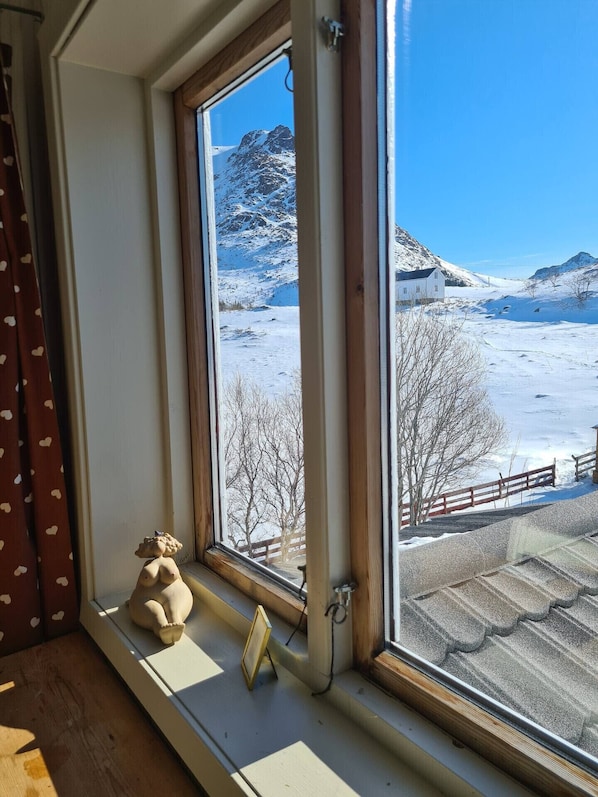 Interior - Peaceful property with spectacular sea view (Vestvågøy)