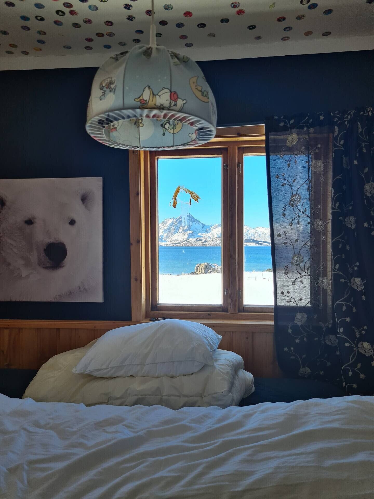 Free WiFi, bed sheets