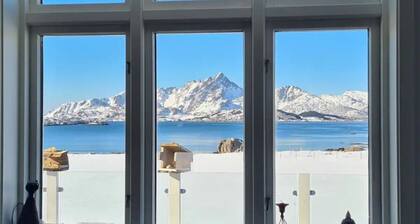 Peaceful property with spectacular sea view