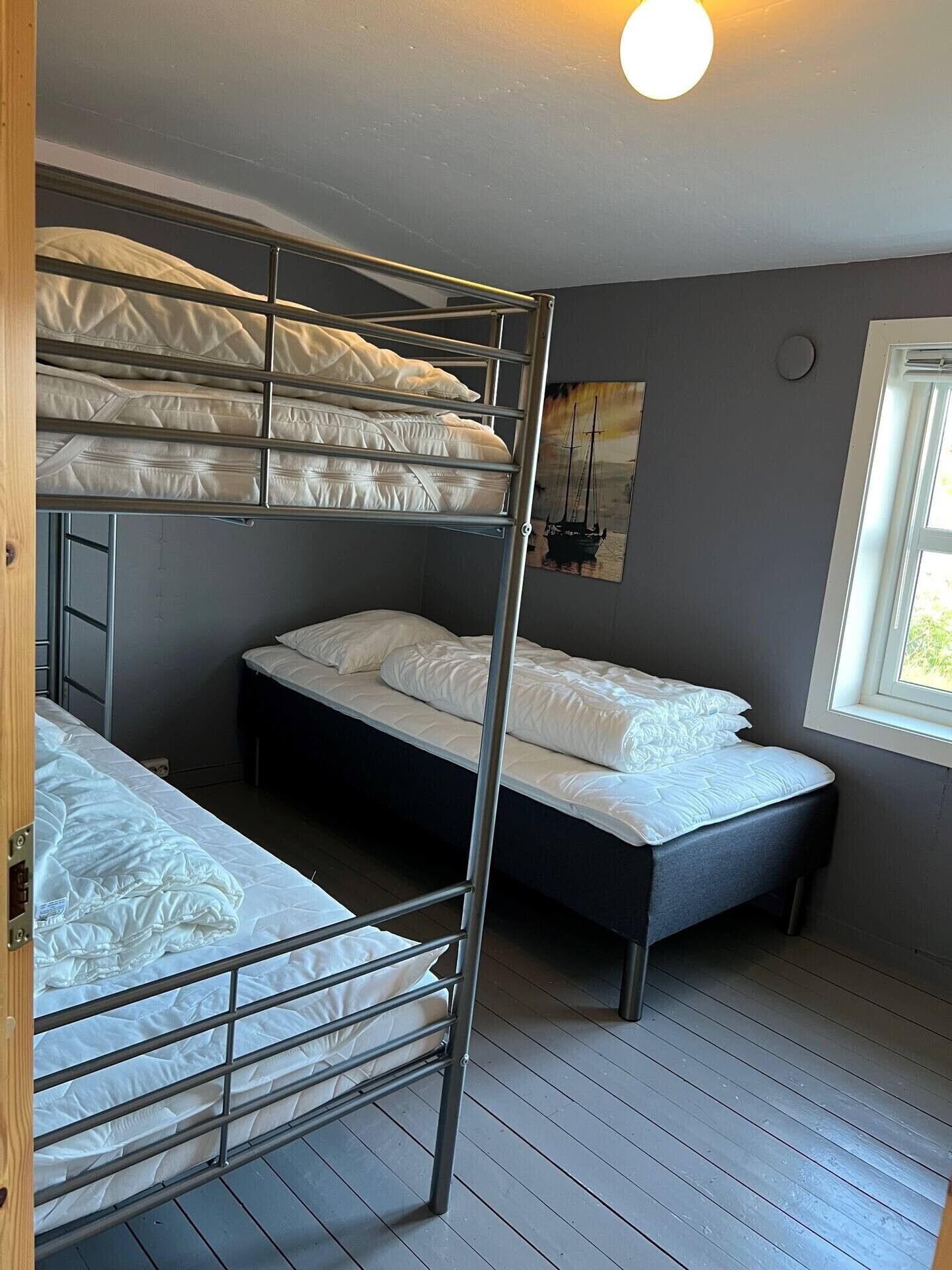 Free WiFi, bed sheets