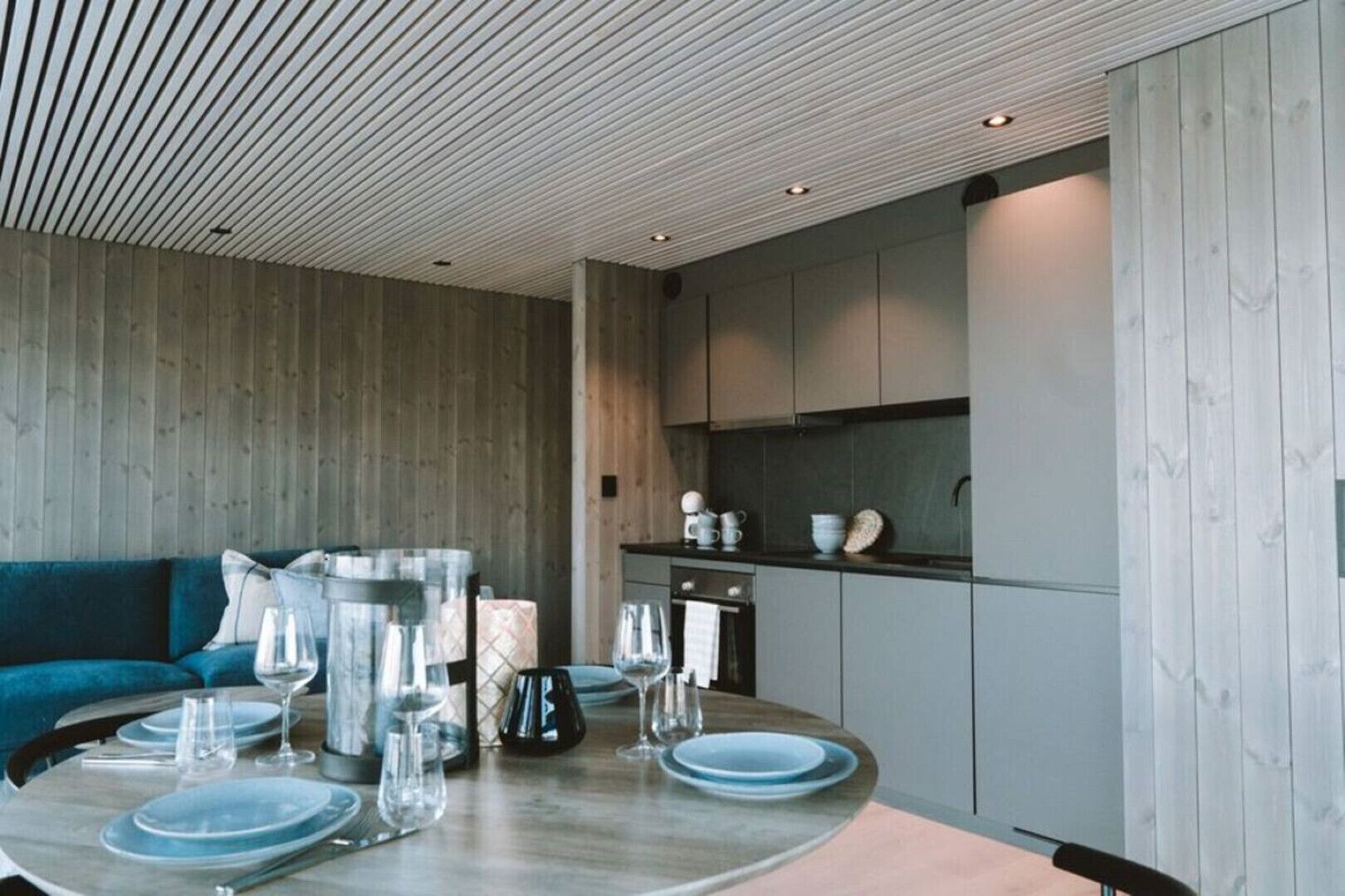 Fridge, oven, dishwasher, coffee/tea maker