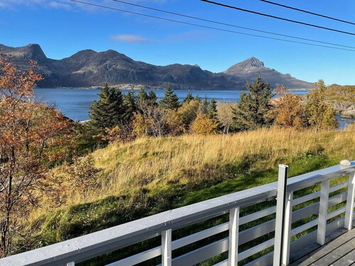 Vettinghytta, close to the sea with amazing view.