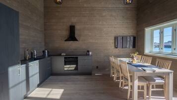Fridge, oven, dishwasher, coffee/tea maker