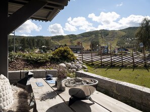 Outdoor dining - Ski in & ski out - 2 parking spaces (Hol)