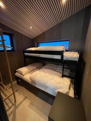 Free WiFi, bed sheets - Stilren leilighet i Henningsvær (Vågan)