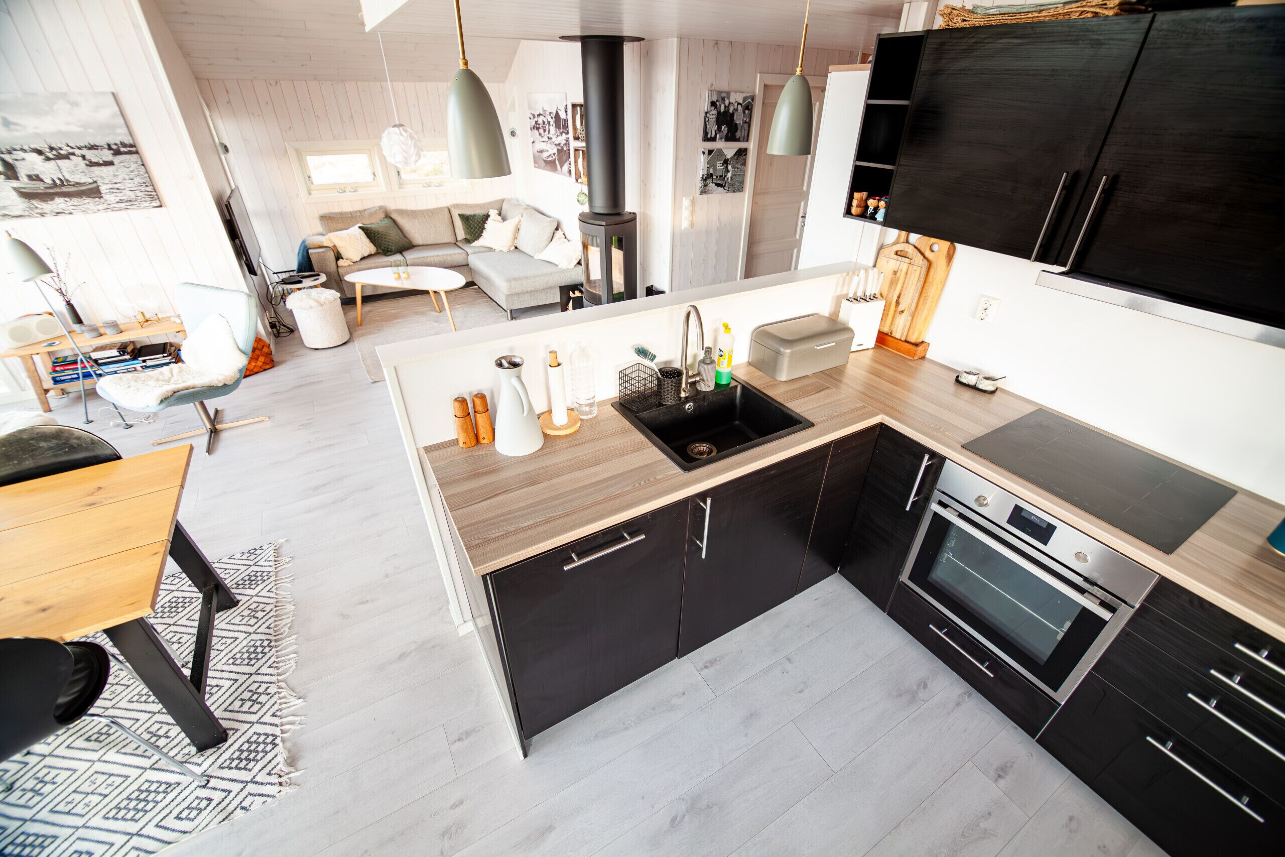 Fridge, oven, dishwasher, coffee/tea maker