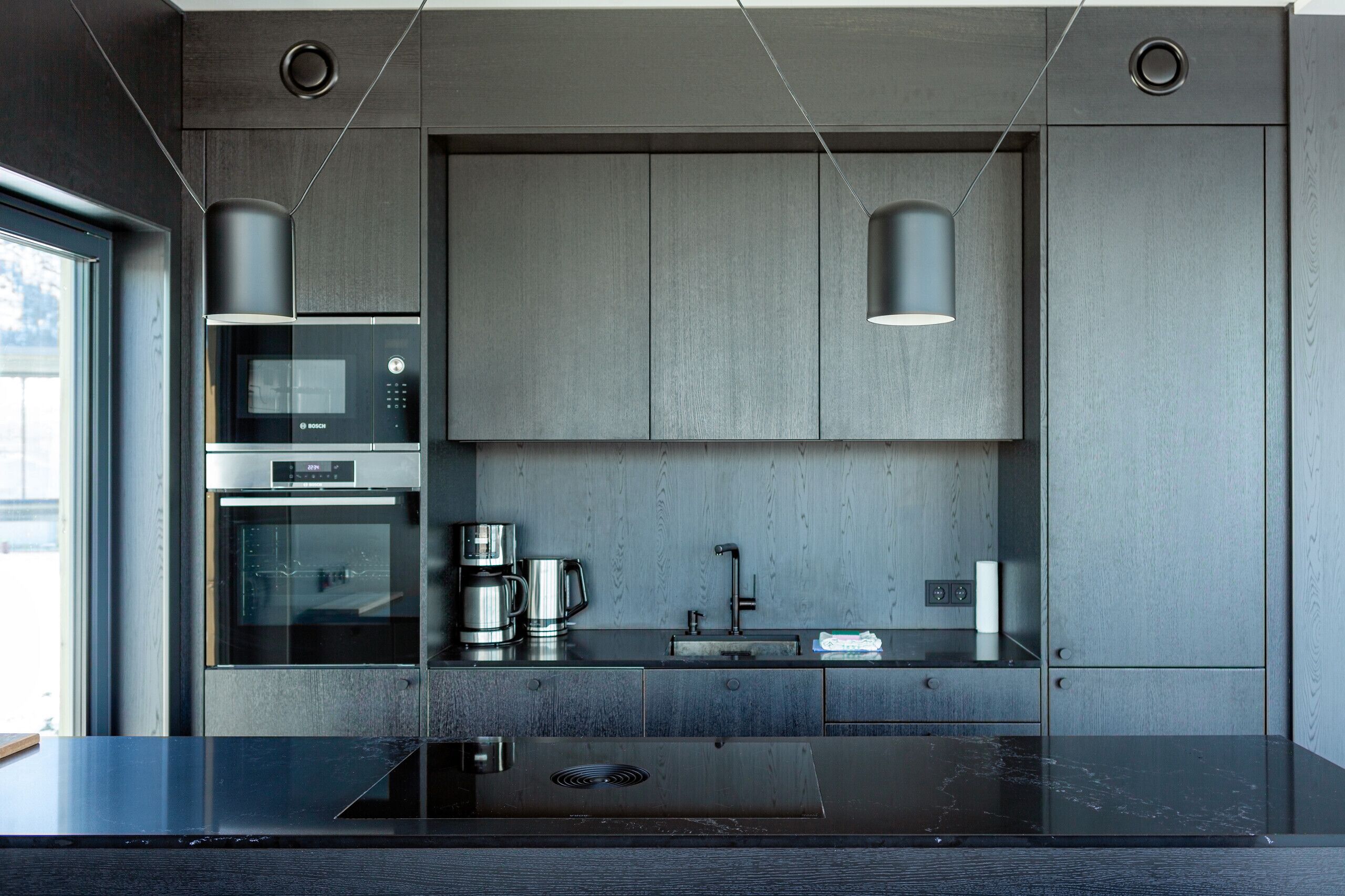 Fridge, oven, dishwasher, coffee/tea maker