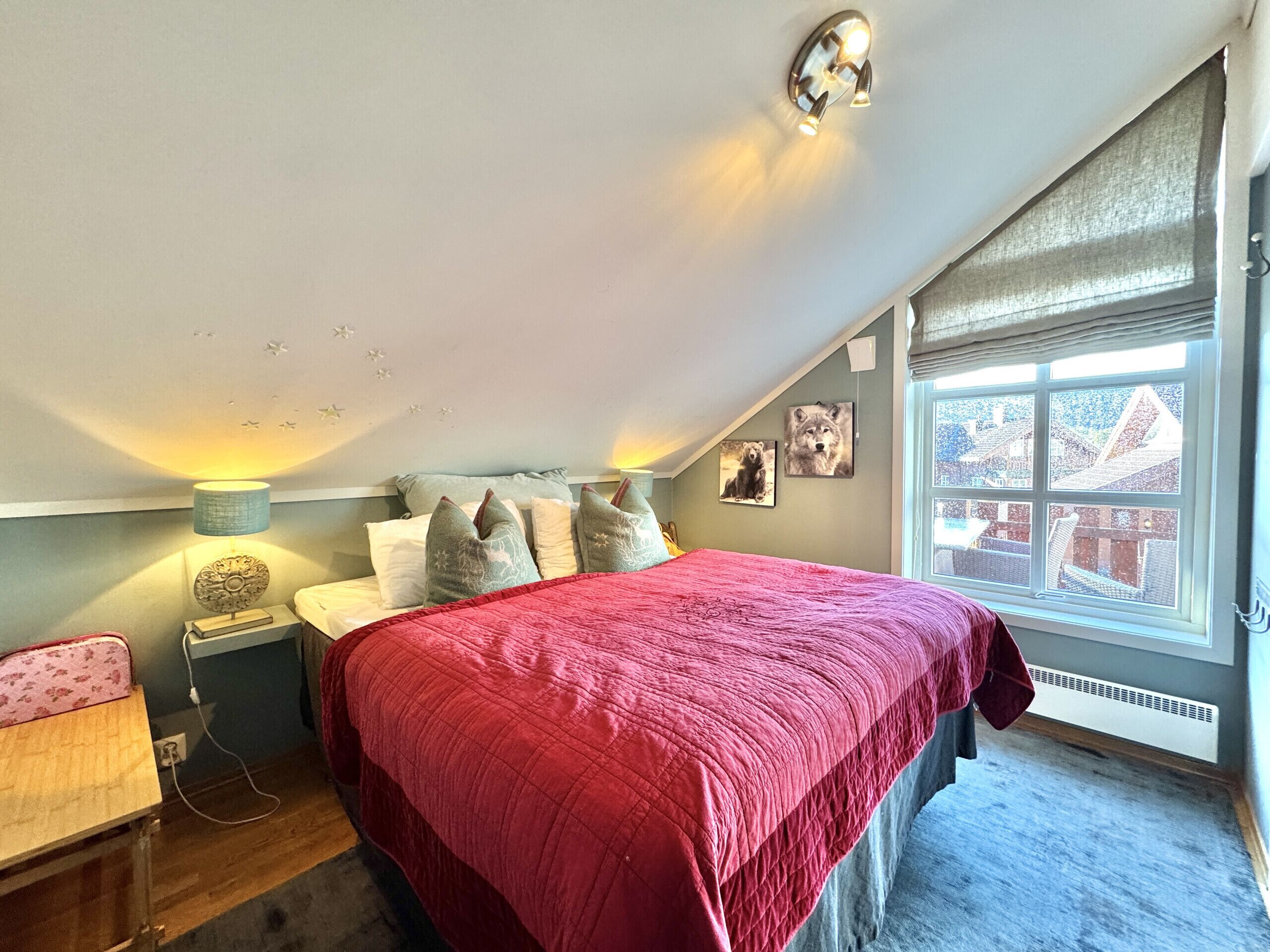 Iron/ironing board, free WiFi, bed sheets