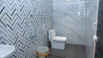 Family Suite | Bathroom