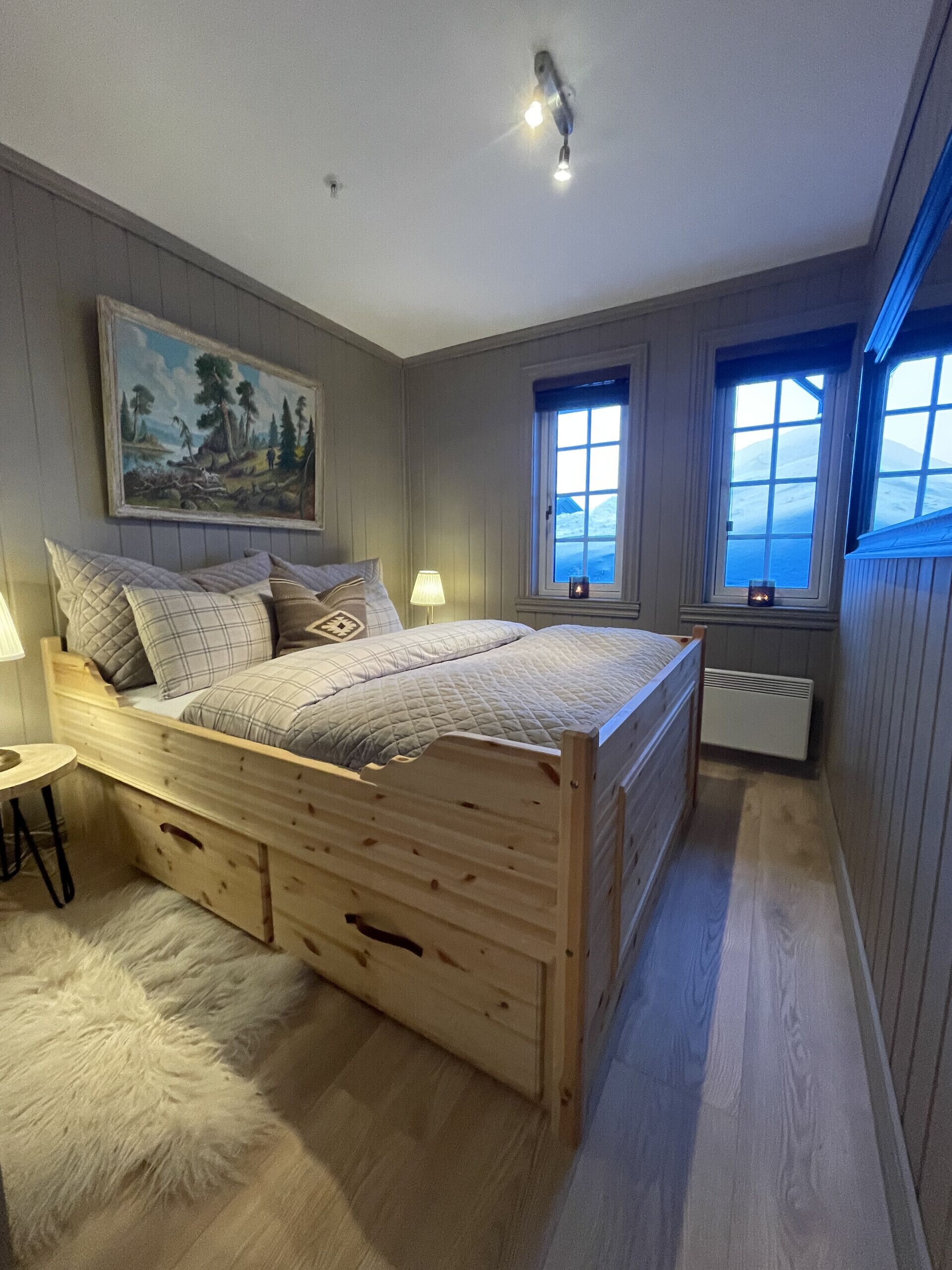 Iron/ironing board, free WiFi, bed sheets