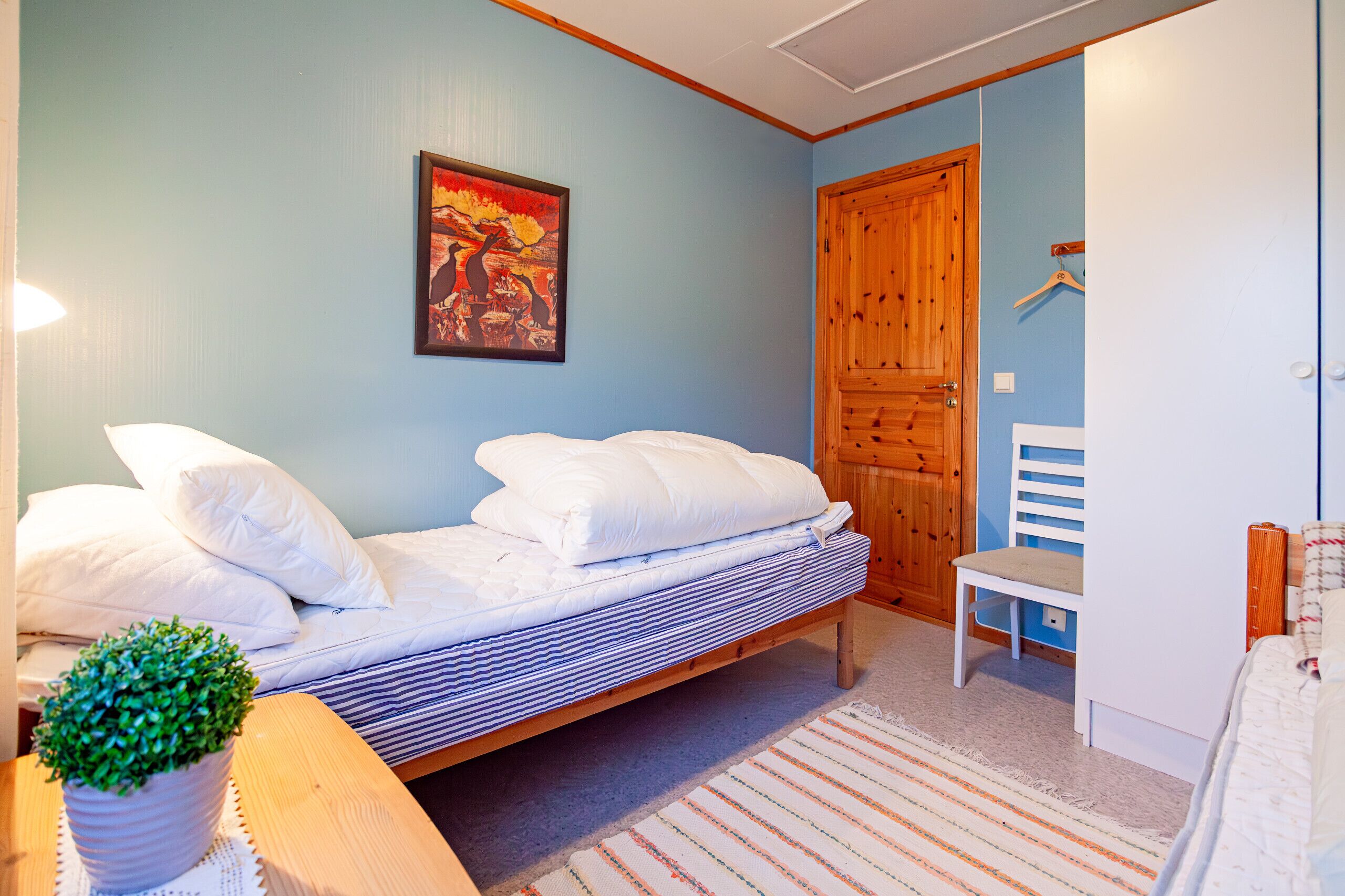 Free WiFi, bed sheets